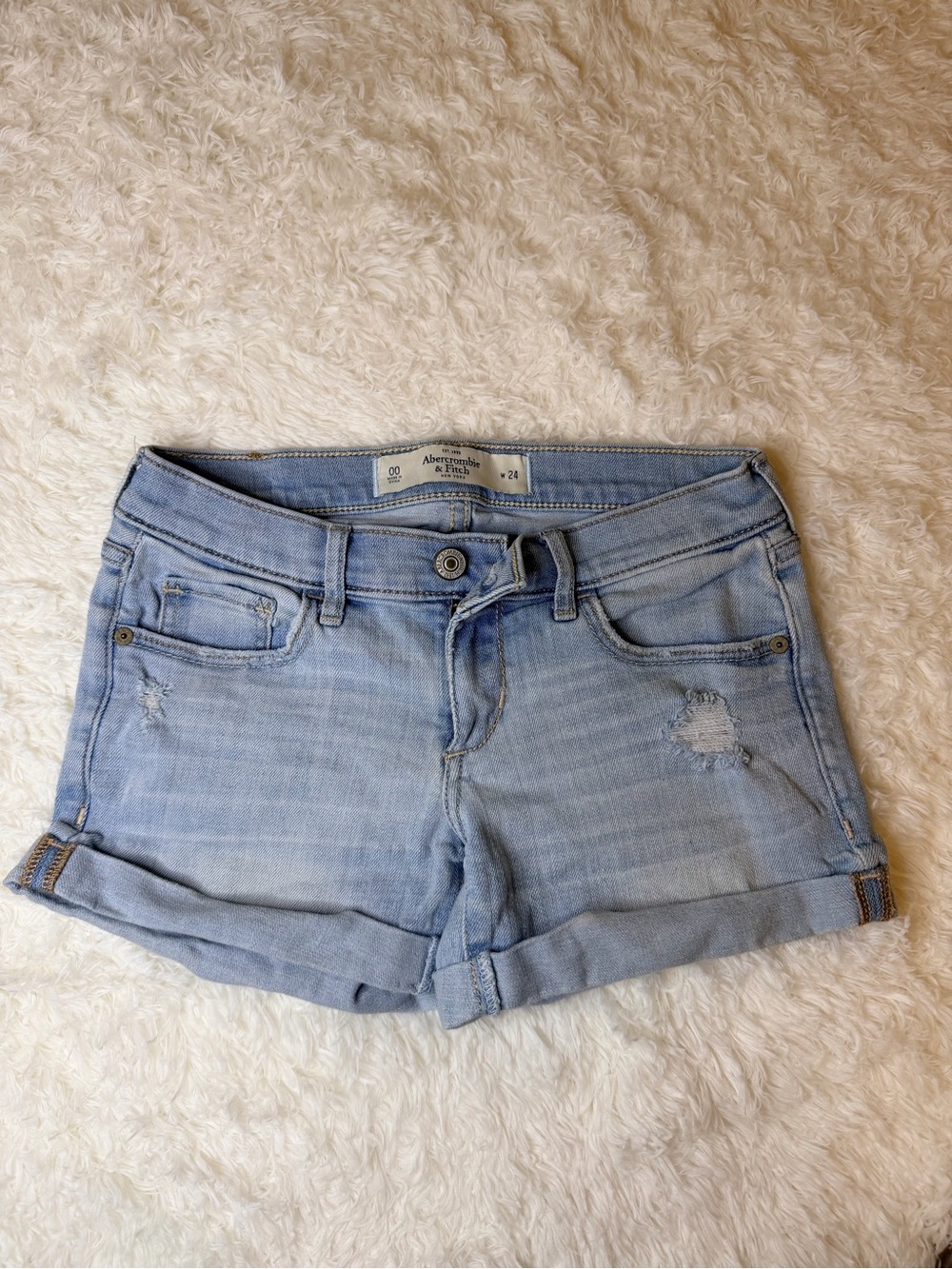 Abercrombie & Fitch Light Wash Distressed Denim Shorts Size 00